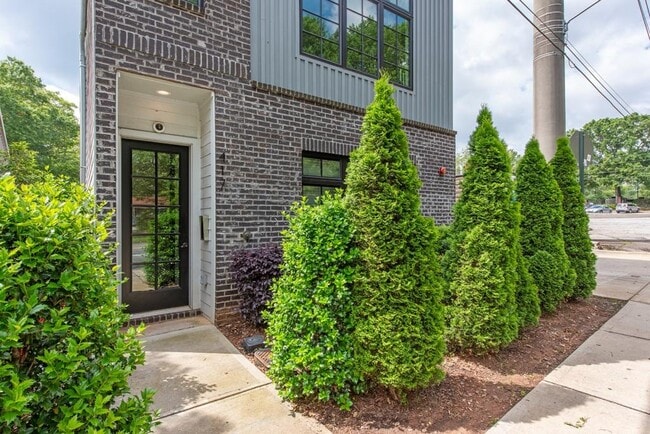 417 E College Ave in Decatur, GA - Foto de edificio - Building Photo