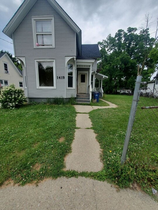 1419 Geneva St in Racine, WI - Building Photo