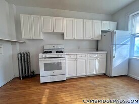 14 Centre St in Cambridge, MA - Building Photo