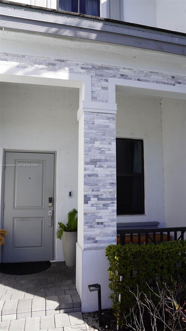 549 NW 204th St in Miami, FL - Building Photo - Building Photo