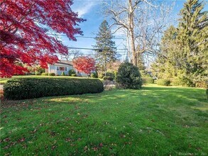5 Saviano Ln in Westport, CT - Building Photo - Building Photo