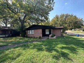 1303 Michigan Ave in Dallas, TX - Building Photo