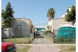 1119-1121 N New Hampshire Ave in Los Angeles, CA - Building Photo - Building Photo