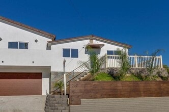 2491 Haller St, Unit 2491 Haller St in San Diego, CA - Foto de edificio - Building Photo