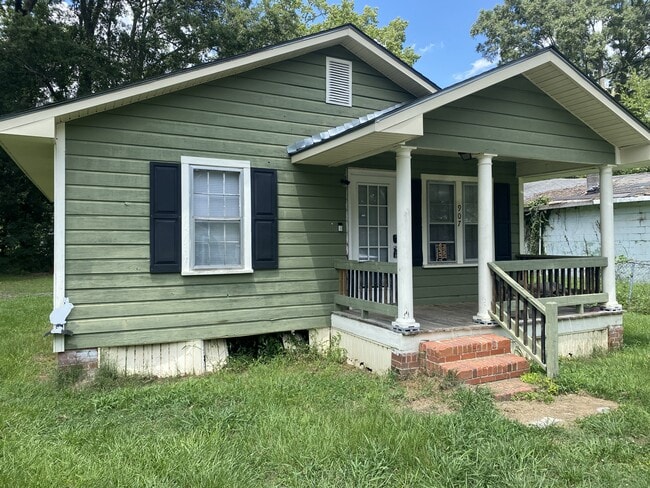 property at 907 Gladstone St