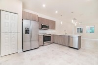 6420 NW 102nd Path, Unit 105 in Doral, FL - Building Photo - Building Photo