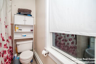 94 West Cedar St, Unit 2 in Boston, MA - Foto de edificio - Building Photo