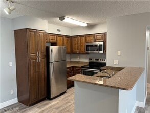 13555 Eagle Ridge Dr in Ft. Myers, FL - Building Photo - Building Photo