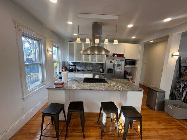231 Harvard St, Unit 1 in Cambridge, MA - Building Photo - Building Photo