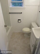 8513 Flower Ave, Unit 3 in Takoma Park, MD - Foto de edificio - Building Photo