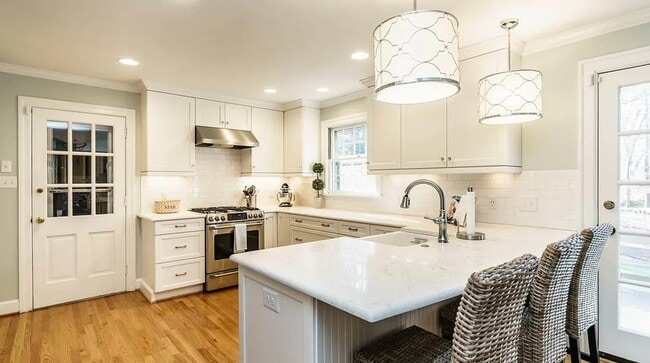 property at 1213 Glen Eden Dr