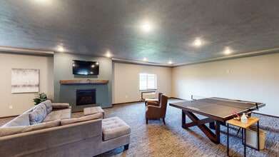 Windcrest Village Apartments & Townhomes in Spencer, IA - Building Photo - Building Photo
