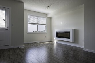 655-655 Watt Blvd SW in Edmonton, AB - Building Photo - Building Photo