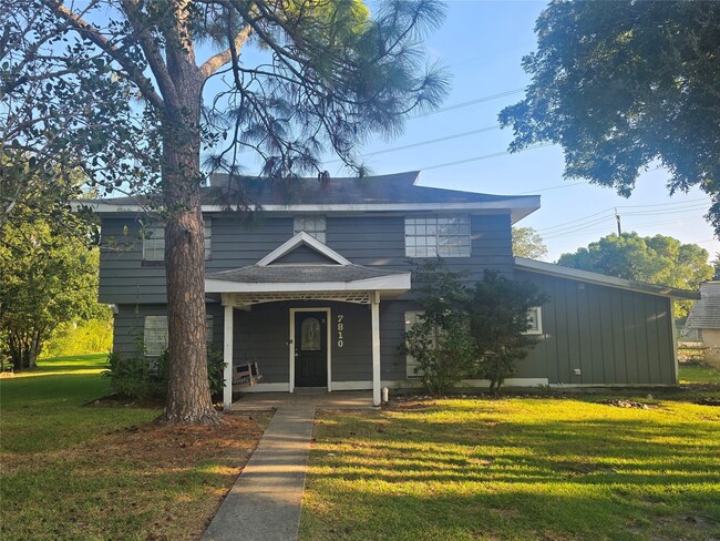 property at 7810 Oakridge Dr