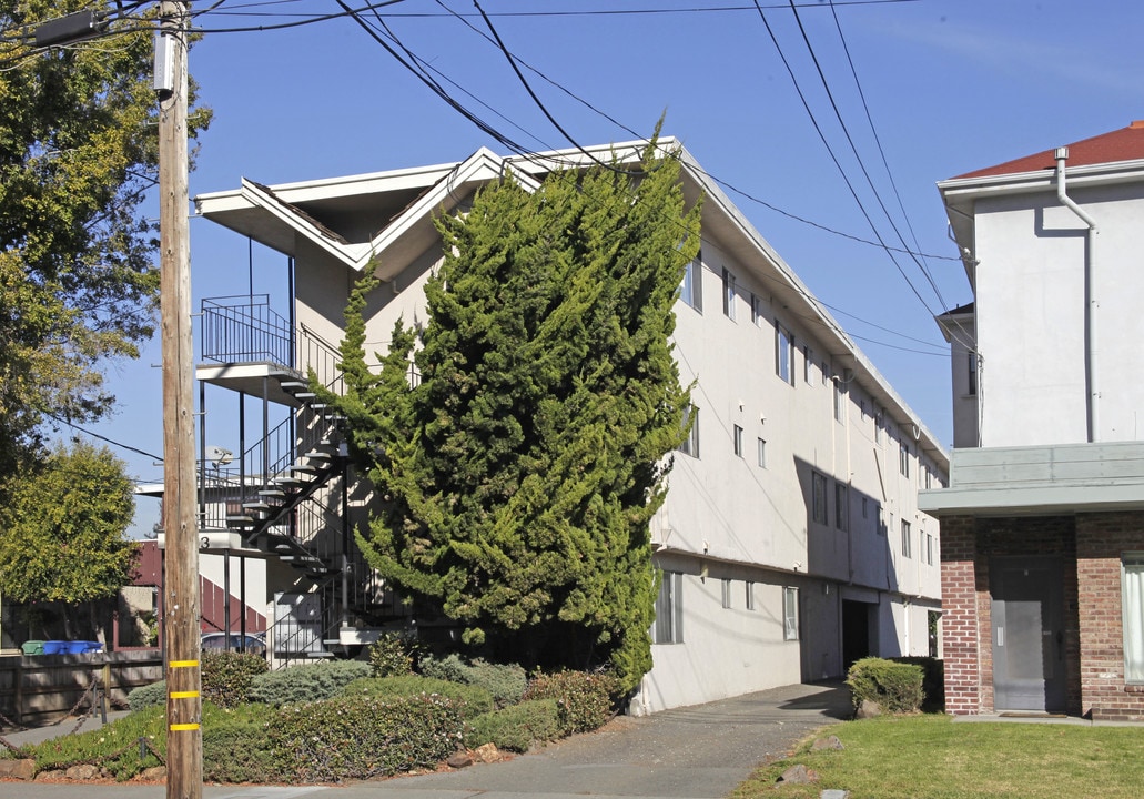 2233 Central Ave in Alameda, CA - Foto de edificio