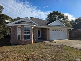 6204 Pomeral Summit St in Milton, FL - Building Photo
