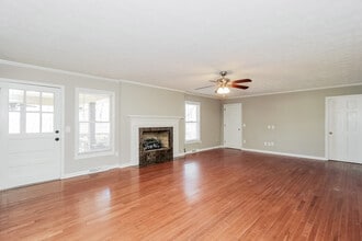 302 Ridgedale Dr SE in Silver Creek, GA - Building Photo - Building Photo