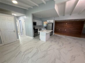 4210 SW 10th St in Plantation, FL - Building Photo - Building Photo