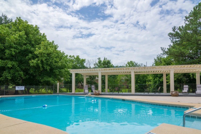 The Crescent at Lakeshore in Homewood, AL - Building Photo