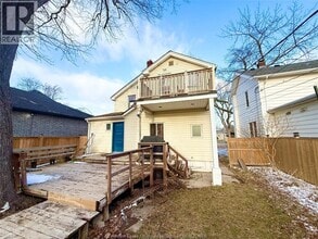 427 Cameron Ave in Windsor, ON - Foto de edificio - Building Photo