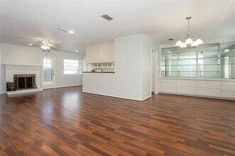 1029 Roaring Springs Rd in Fort Worth, TX - Building Photo - Building Photo