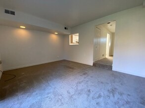 702 Hemlock Square in Zelienople, PA - Building Photo - Building Photo