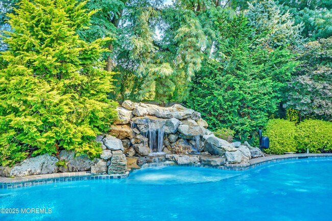 property at 25 Muncy Dr