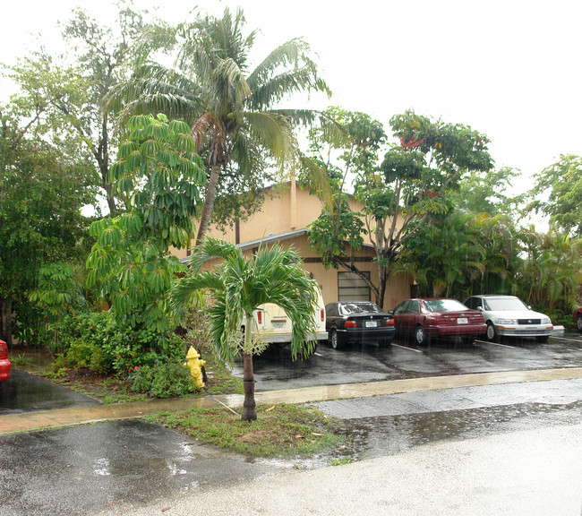 5801 NW 23rd St in Fort Lauderdale, FL - Building Photo - Building Photo