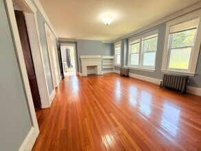 58 Longfellow Rd in Worcester, MA - Foto de edificio - Building Photo