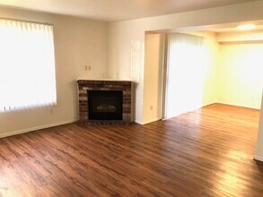 127 100th St S, Unit Lower Unit in Tacoma, WA - Foto de edificio - Building Photo