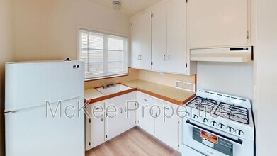1942 1/2 Diamond St in San Diego, CA - Building Photo - Building Photo