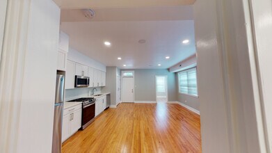 3419 W Medill Ave in Chicago, IL - Foto de edificio - Building Photo