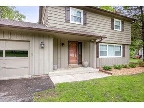 15605 Boulder Creek Dr in Minnetonka, MN - Building Photo - Building Photo