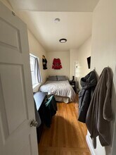 523 E 3rd St, Unit 1F in Boston, MA - Foto de edificio - Building Photo