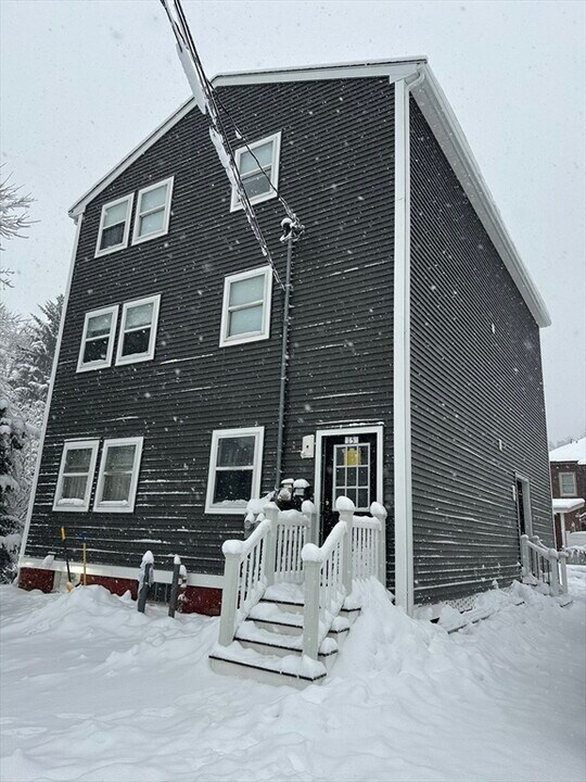 13 Wittig Ct in Clinton, MA - Building Photo