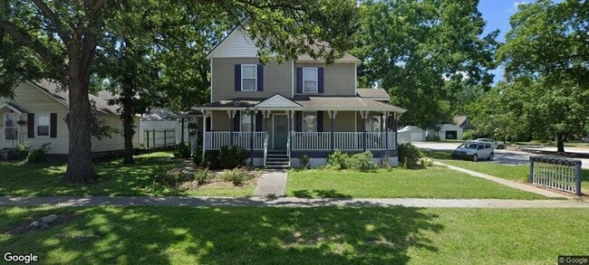 property at 326 S Walnut St