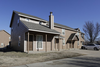 The Vineyards in Wichita, KS - Building Photo - Building Photo