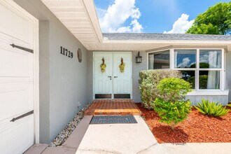 11729 Greenbriar Cir in Wellington, FL - Building Photo - Building Photo
