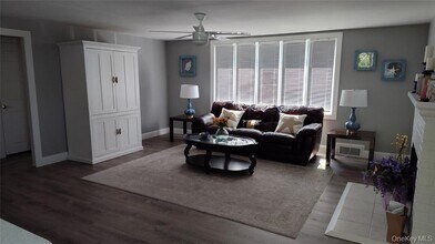 1 Washington Ave E in Hampton Bays, NY - Building Photo - Building Photo