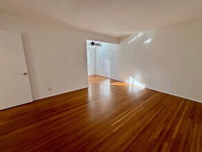 1700 W Victory Blvd in Burbank, CA - Foto de edificio - Building Photo