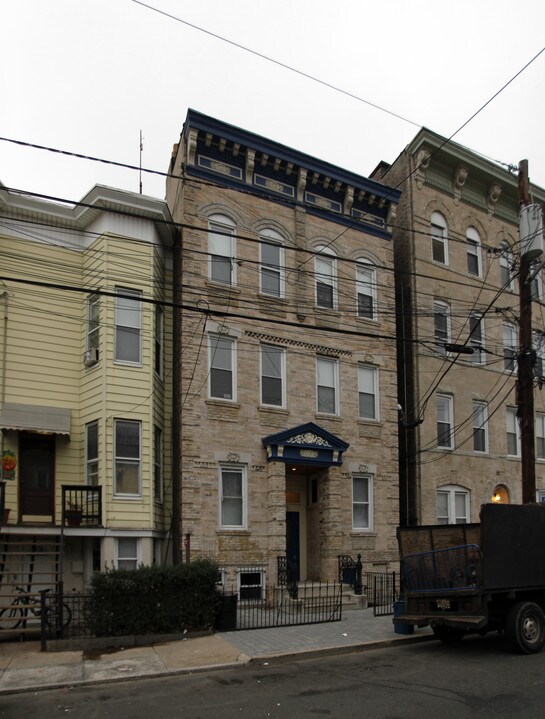 273 WEBSTER Ave in Jersey City, NJ - Building Photo