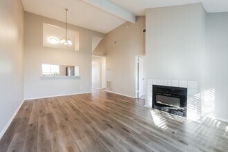 3819 Old Post Rd in Houston, TX - Foto de edificio - Building Photo