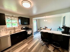 8099 Nuttals Grove Rd in Plum, PA - Foto de edificio - Building Photo