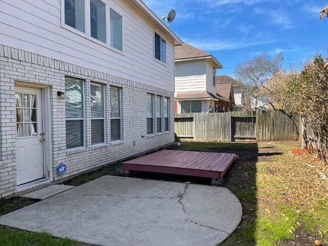 property at 4623 Russett Ln