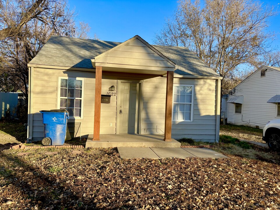 1622 S Fern St in Wichita, KS - Building Photo