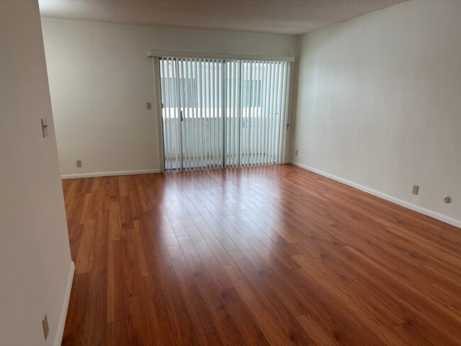 1411 N Poinsettia Place in Los Angeles, CA - Building Photo - Building Photo
