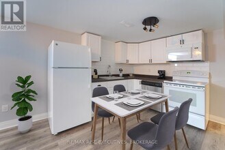 258-258 Kingscourt Ave in Kingston, ON - Building Photo - Building Photo
