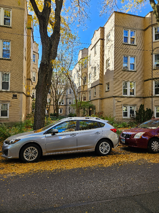 1443 W Elmdale Ave in Chicago, IL - Building Photo