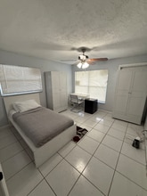 548 NW 2nd Way in Deerfield Beach, FL - Building Photo - Building Photo