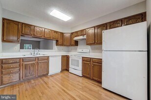 1248 Quaker Ridge Dr in Arnold, MD - Building Photo